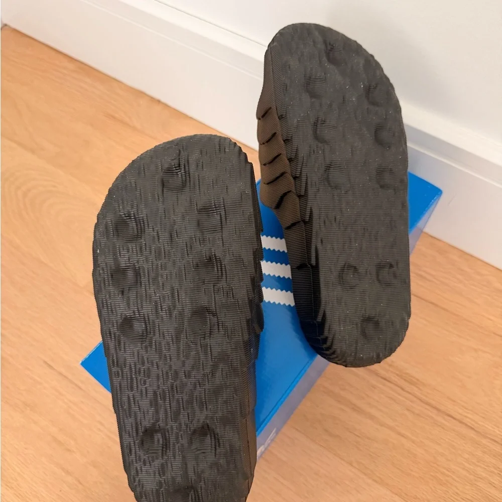 Adidas Adilette 22 in Black and White - Picture 3 of 3